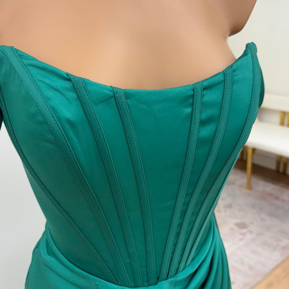 Natasha Dress | Emerald 7484 - Picture 3 of 5